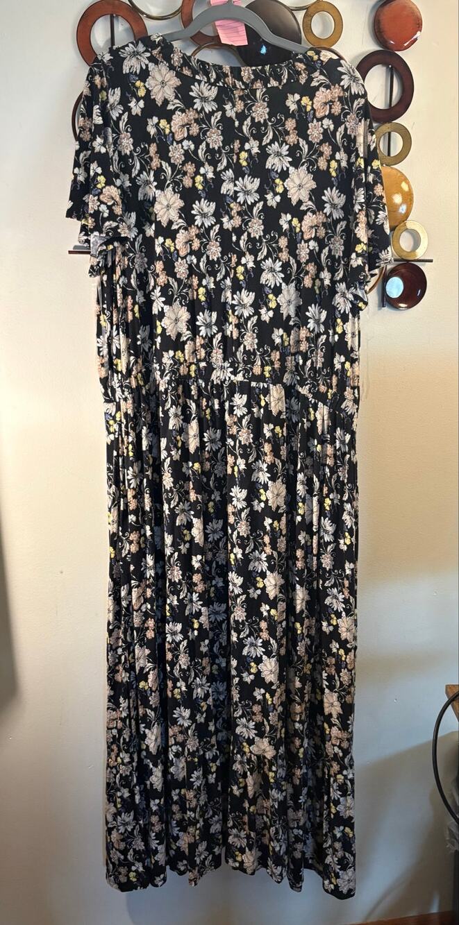 D20 Lane Bryant 26/28 maxi floral dress with pockets